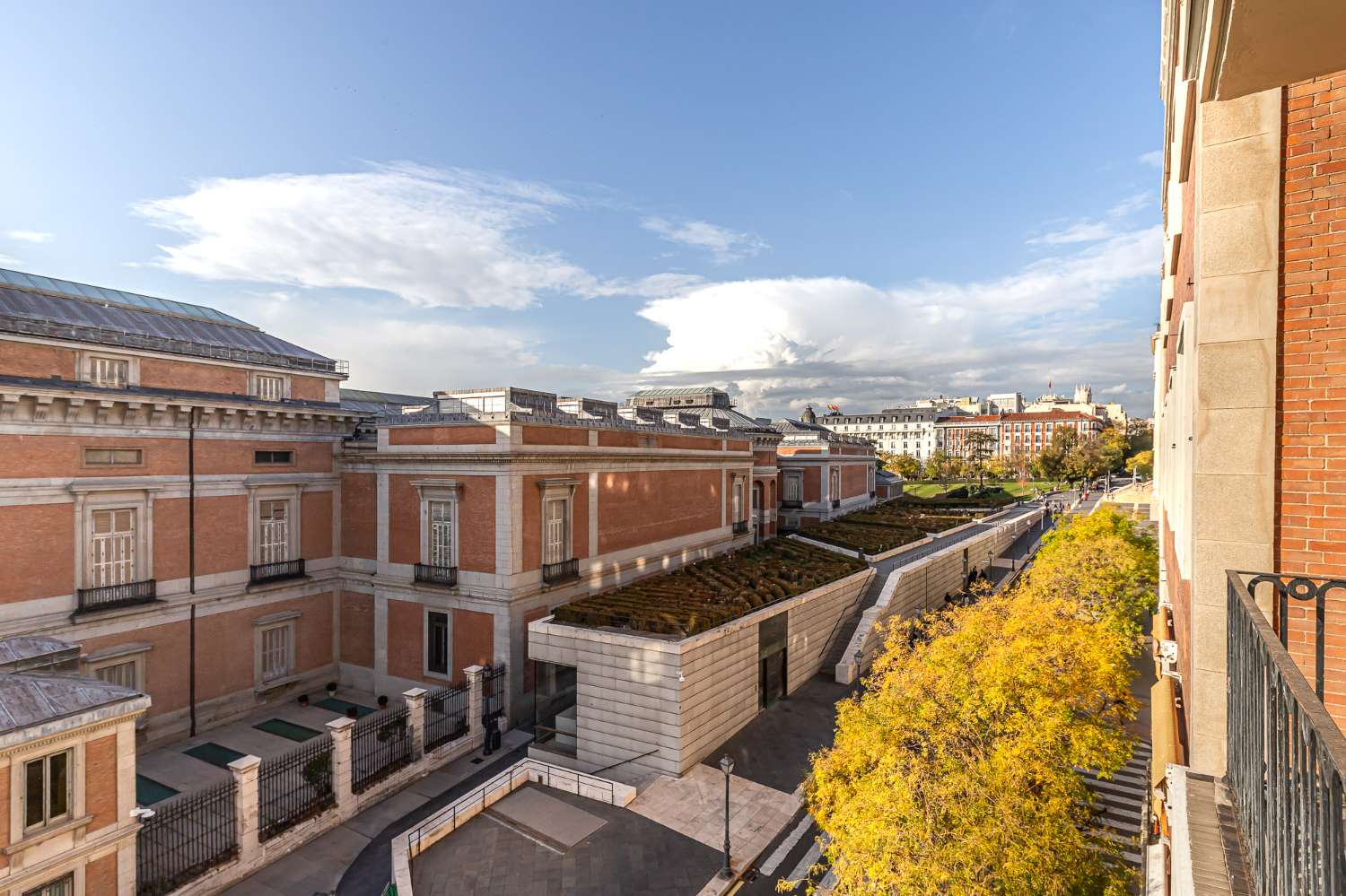 Apartment for sale in Los Jerónimos, Madrid